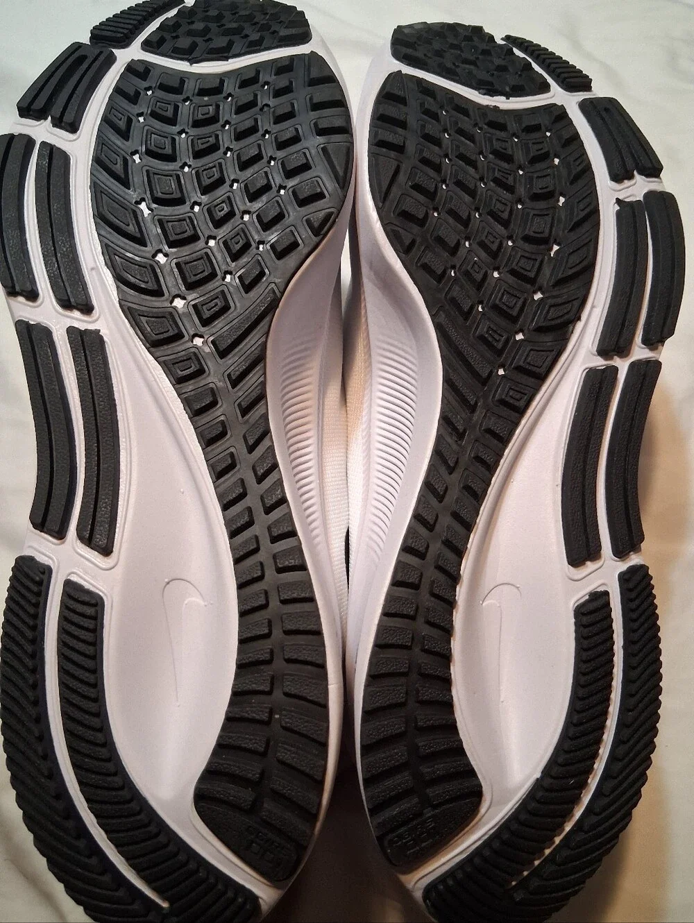 NWOB Nike Air Zoom Pegasus 37 White Running Shoes Athletic Sneakers US 11